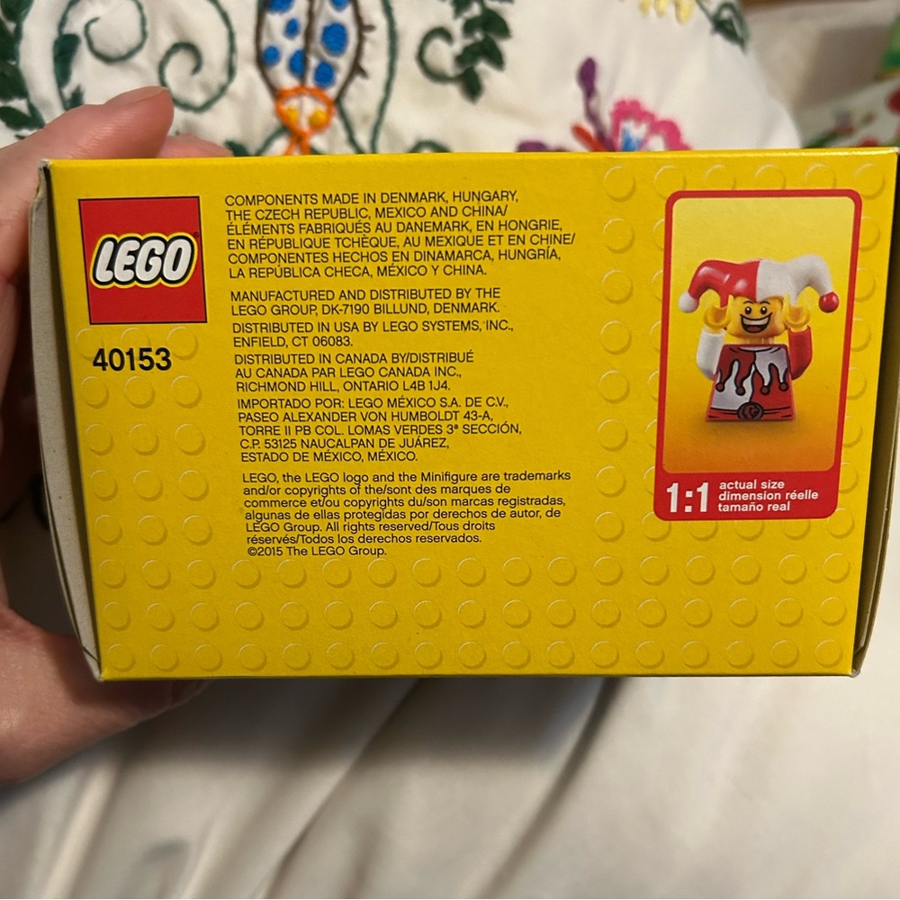 Retired, new LEGO® Iconic Birthday Table Decoration - Picture 9 of 11